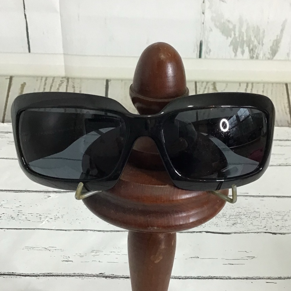 Chanel 5076-H Black Frame Mother Of Pearl Logo Sunglasses
